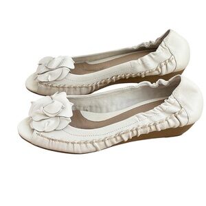 Nurture Leather Wedge Floral Bow Shoe Cream 9 M